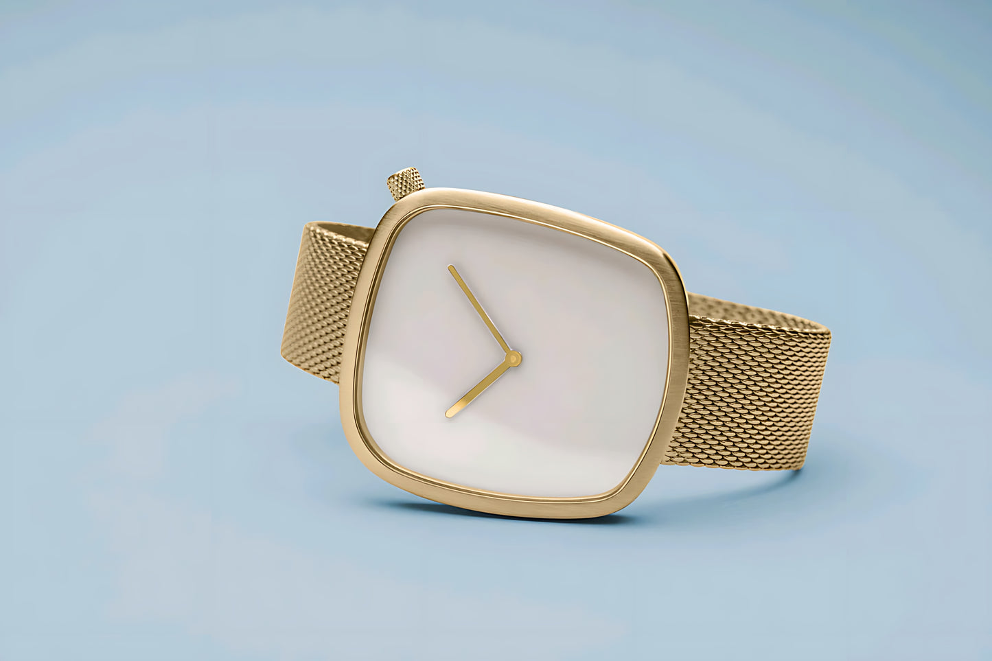 The Horizon Cushion Mesh Watch - Golden
